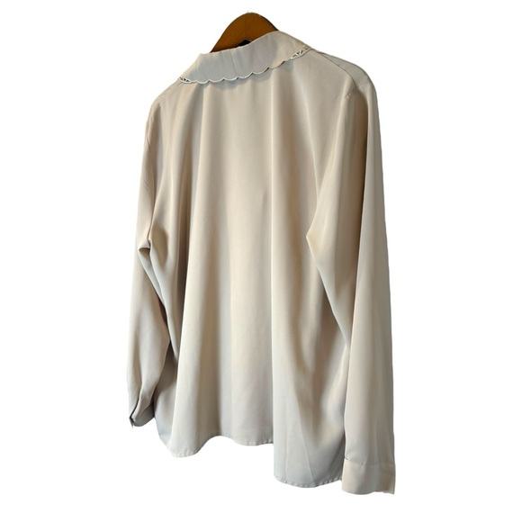 Vintage Cream Blouse with Intricate Collar - Picture 3 of 6